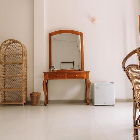Rise - Bed & Breakfast Weligama Buitenkant foto