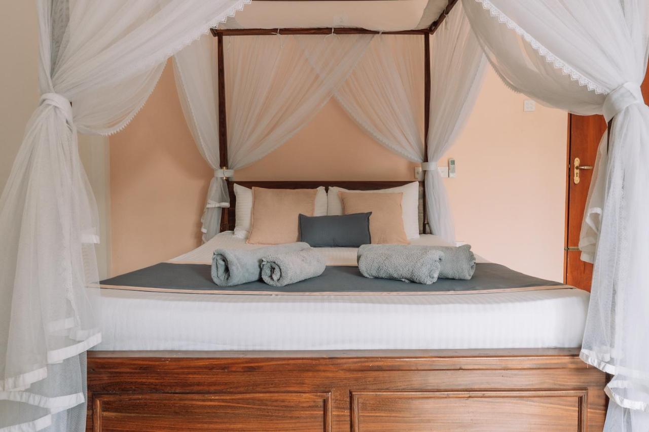 Rise - Bed & Breakfast Weligama Buitenkant foto