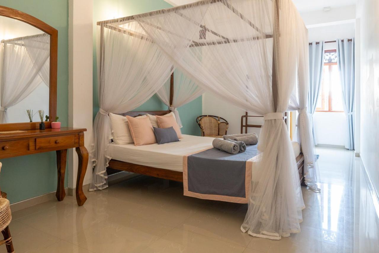 Rise - Bed & Breakfast Weligama Buitenkant foto