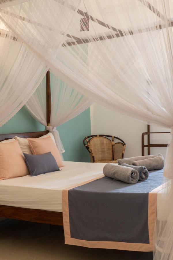 Rise - Bed & Breakfast Weligama Buitenkant foto
