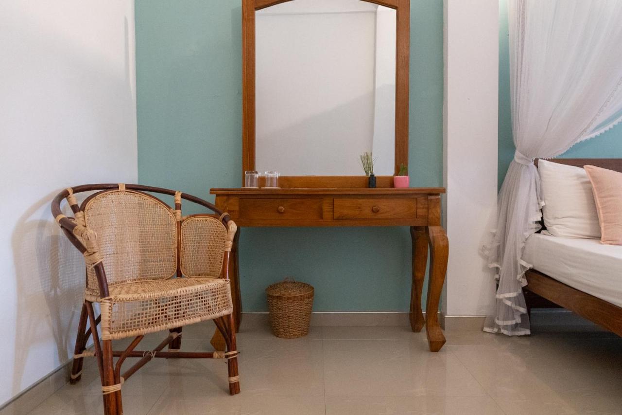 Rise - Bed & Breakfast Weligama Buitenkant foto