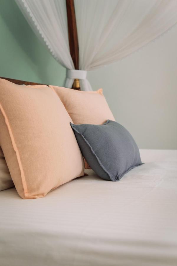 Rise - Bed & Breakfast Weligama Buitenkant foto