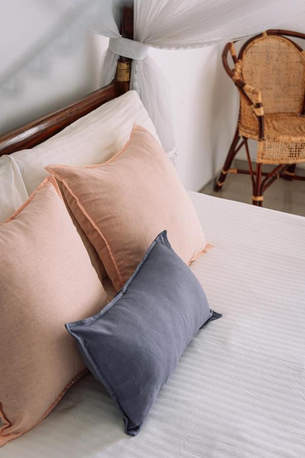Rise - Bed & Breakfast Weligama Buitenkant foto