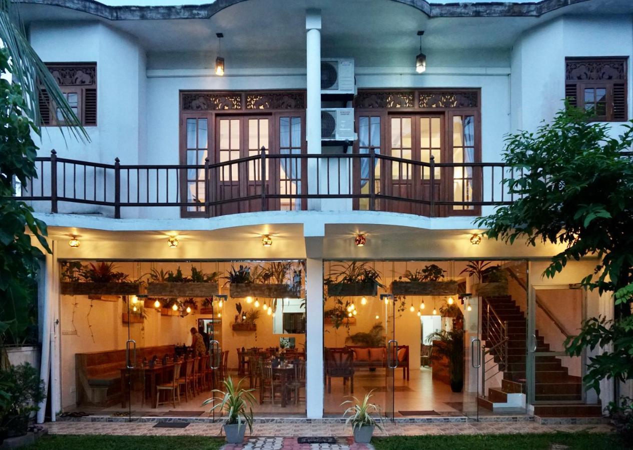 Rise - Bed & Breakfast Weligama Buitenkant foto