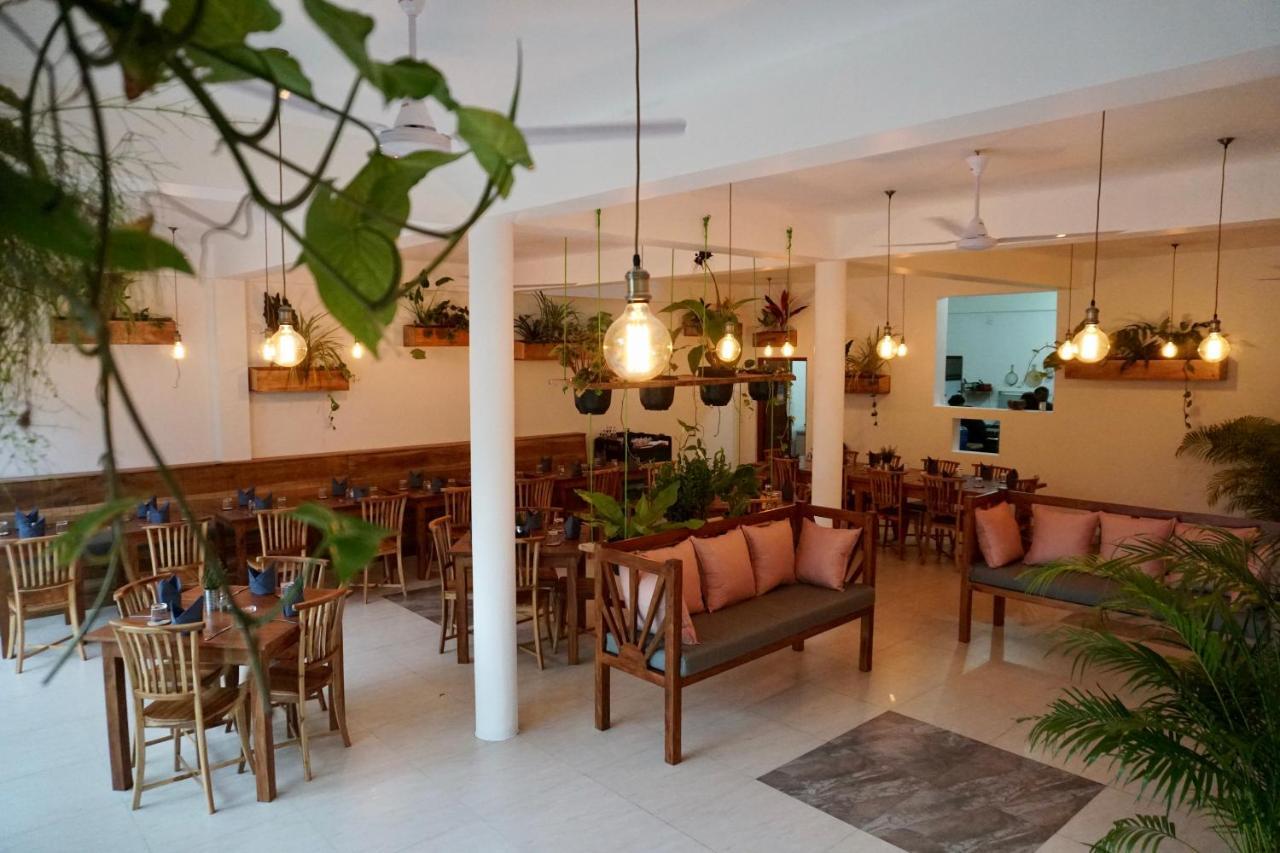 Rise - Bed & Breakfast Weligama Buitenkant foto