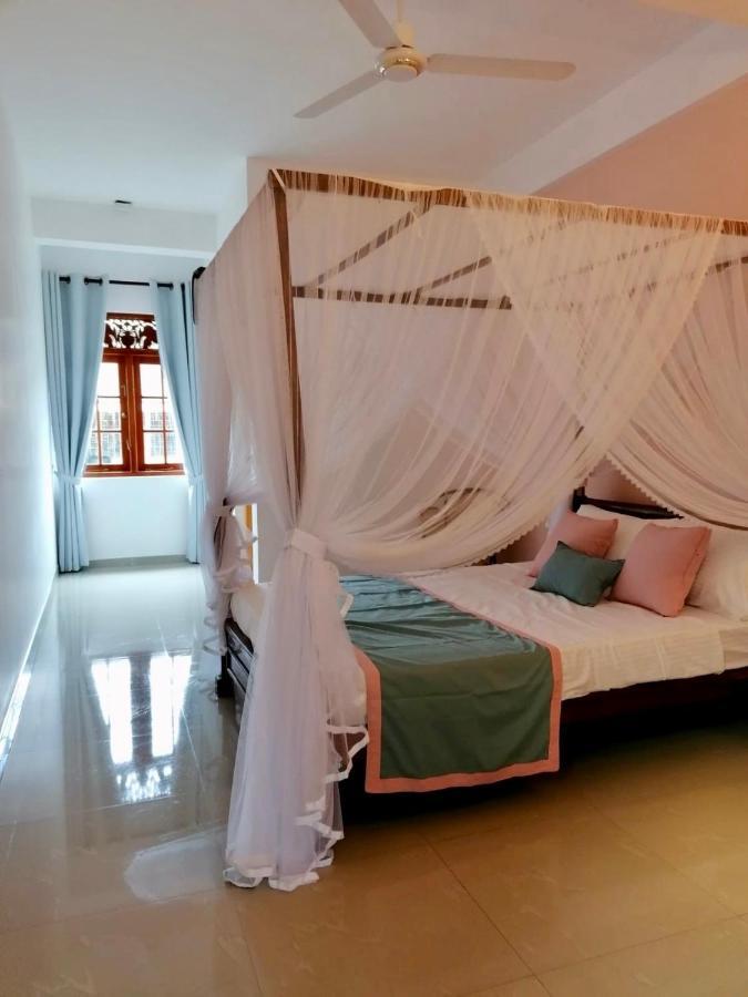 Rise - Bed & Breakfast Weligama Buitenkant foto