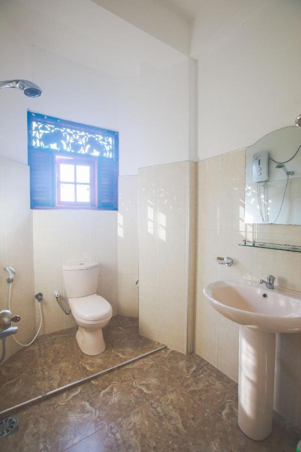 Rise - Bed & Breakfast Weligama Buitenkant foto