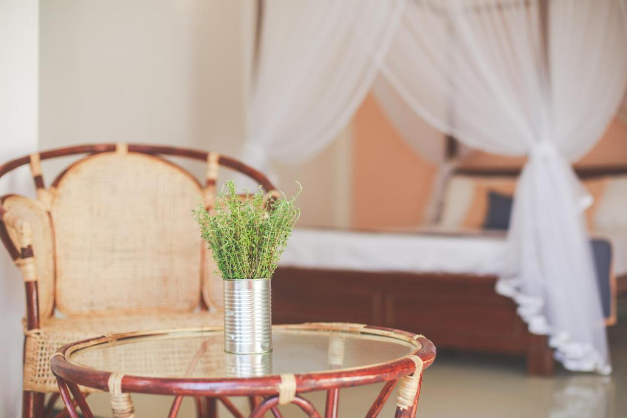 Rise - Bed & Breakfast Weligama Buitenkant foto